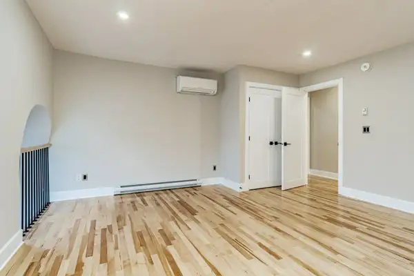 Large 2 Bedroom Downtown Apartment For Rent - Photo 7