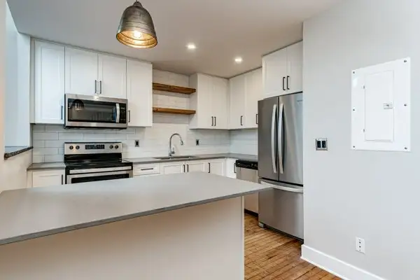 Large 2 Bedroom Downtown Apartment For Rent - Photo 10