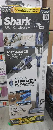 Vacuum Cleaner Shark HZ600C UltraLight Pet Pro corded stick