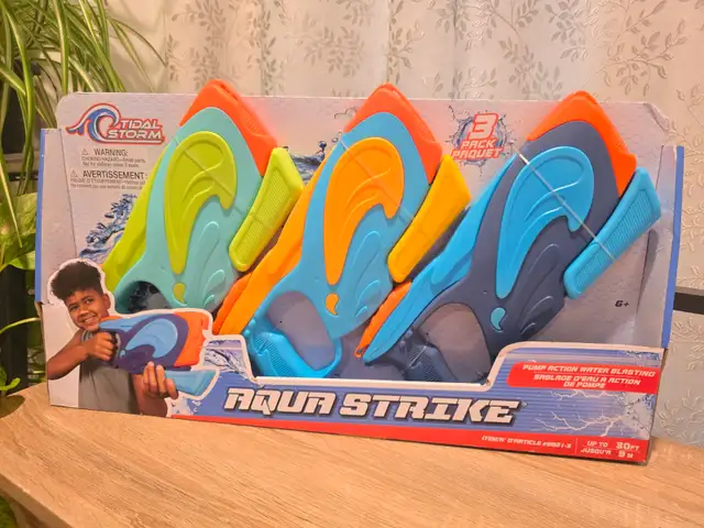 WATER GUNS( GIANT SQUIRT GUNS)