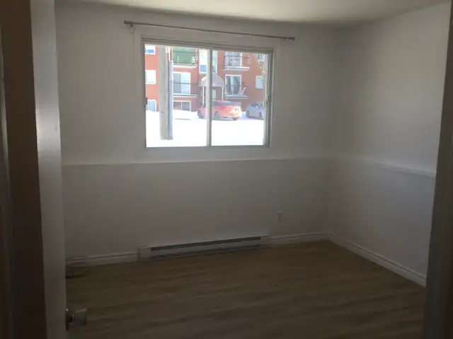 41/2. Longueuil (St-Hubert)  sous-sol .  1225$ par mois. - Photo 7