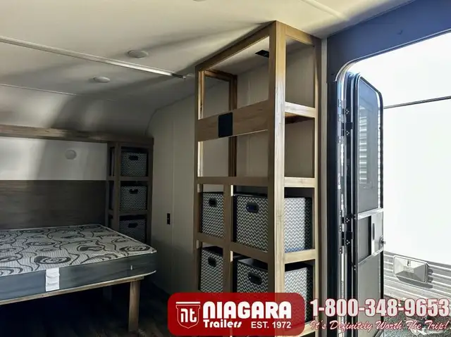 2024 FOREST RIVER CHEROKEE WOLF DEN 26EV Travel Trailer - Photo 7