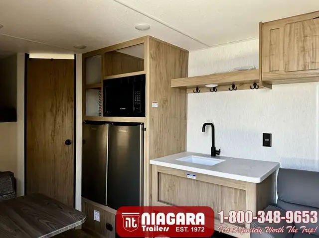 2024 FOREST RIVER CHEROKEE WOLF DEN 26EV Travel Trailer - Photo 12