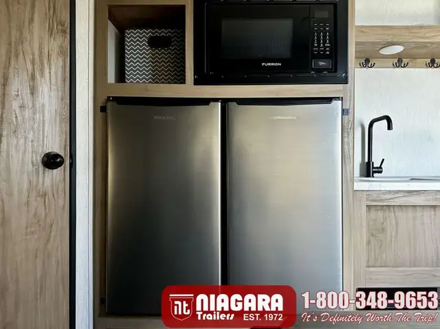 2024 FOREST RIVER CHEROKEE WOLF DEN 26EV Travel Trailer - Photo 16