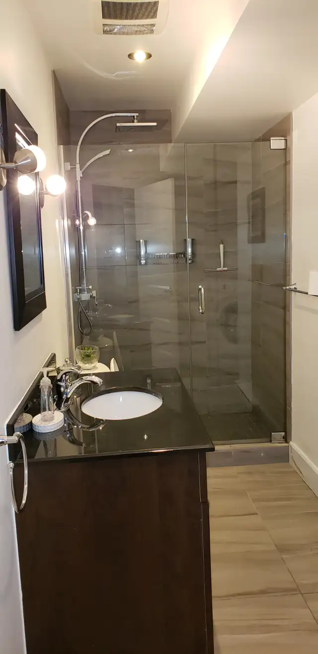 Appartement 3 1/2, style CONDO, Chauffé, Éclairé, meublé - Photo 4