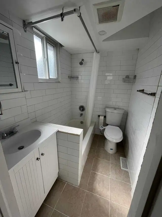 Detached 3 bedrooms Bunglow for rent in St. Catharines, Ontario - Photo 5