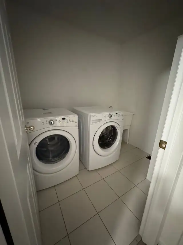 3-Bedroom House For Rent: Markham Rd & Denison St - Photo 9