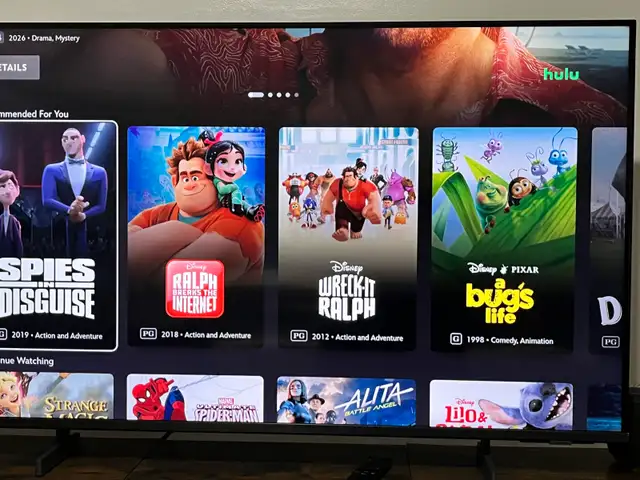 43" Samsung (Crystal UHD) Smart TV - Photo 2