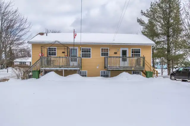 BERWICK HOUSE FOR SALE - TWO 3 BEDROOM UNITS - Photo 2