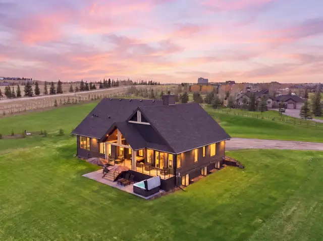 Luxury Bungalow 5 minutes south of Calgary! - Photo 6