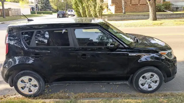 KIA SOUL, 2018 LX, Active, Low KM - Photo 3