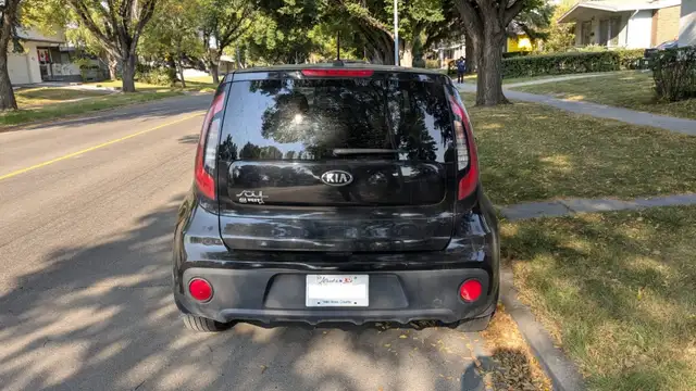 KIA SOUL, 2018 LX, Active, Low KM - Photo 4