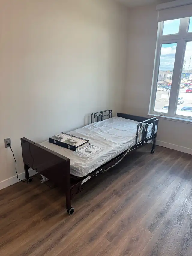 MEDLINE HOSPITAL BED DELIVERY & SETUP INCLUDED - Photo 5