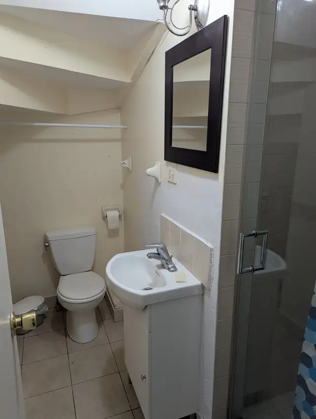 Cozy Bright Room Private Bath Parking @York University Village - Photo 7