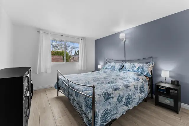 Carpet-free spacious 3 bdrm split-level in quiet neighbourhood - Photo 5