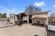 Carpet-free spacious 3 bdrm split-level in quiet neighbourhood - Photo 8