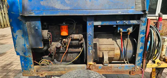 Lincoln SA 200 Portable Welder - Photo 2