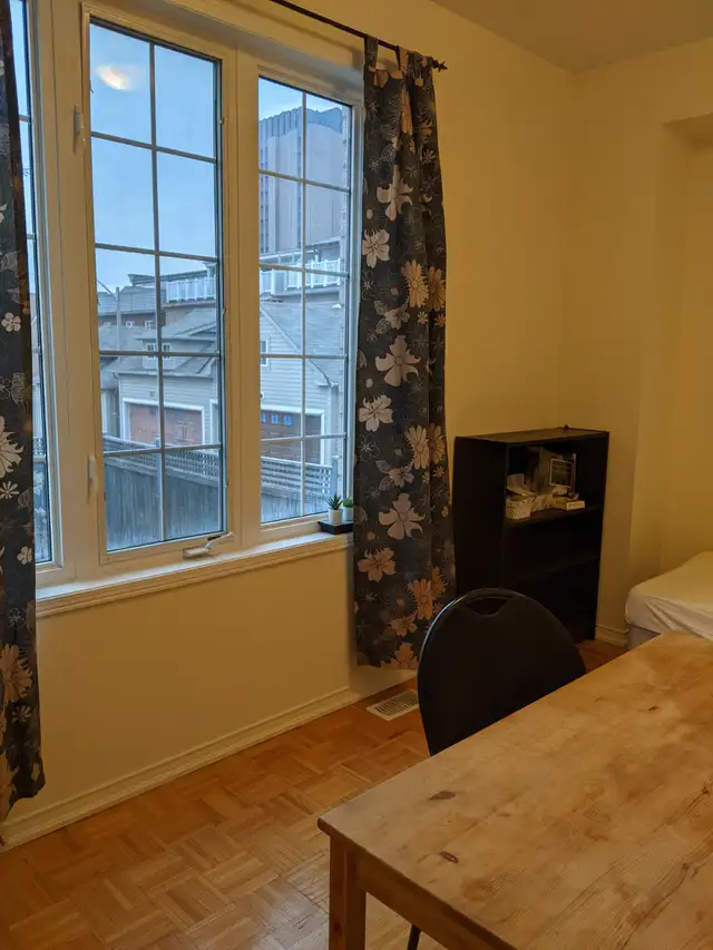 Multiple Rooms Private Bath Balcony Parking @York University - Photo 8