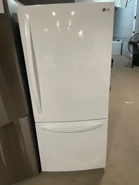 Réfrigérateur blanc 30'' congélateur en bas LG