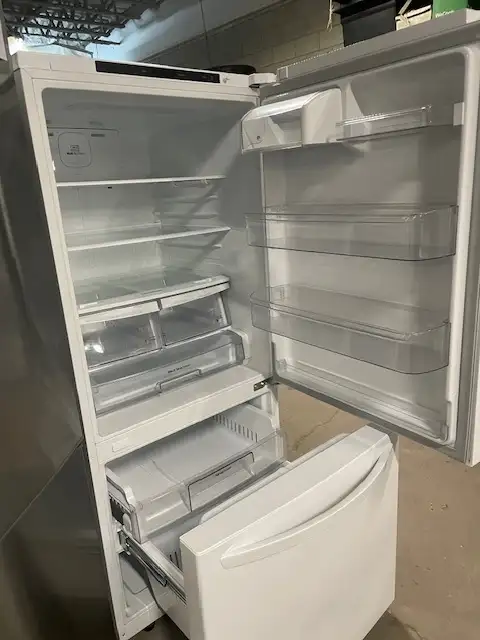 Réfrigérateur blanc 30'' congélateur en bas LG - Photo 2