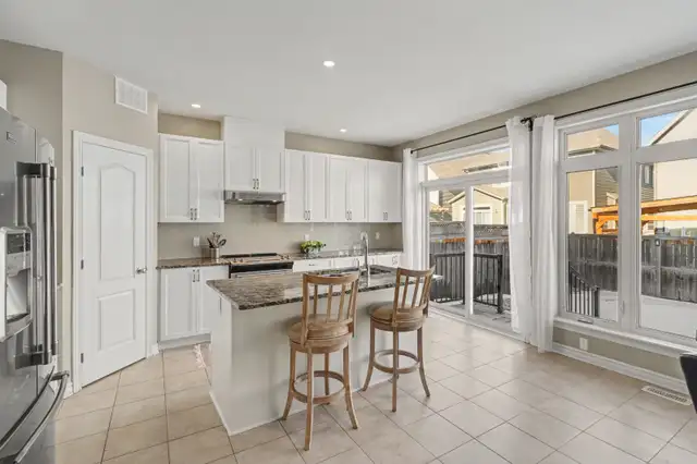Spacious 4 2 bedrm plus loft home in Findlay Creek - Photo 4