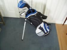 CHILD'S LEFT HANDED  GOLF CLUB SET  -  LIKE NEW