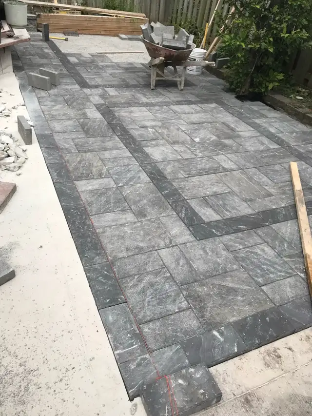 interlocking / paving - Photo 2