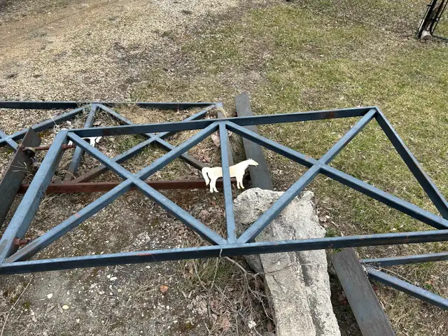 Cattle Gates - Photo 2
