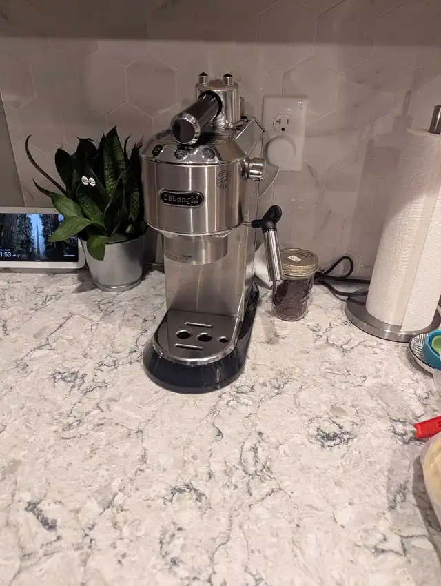 Delonghi Dedica EC685 ESPRESSO Machine