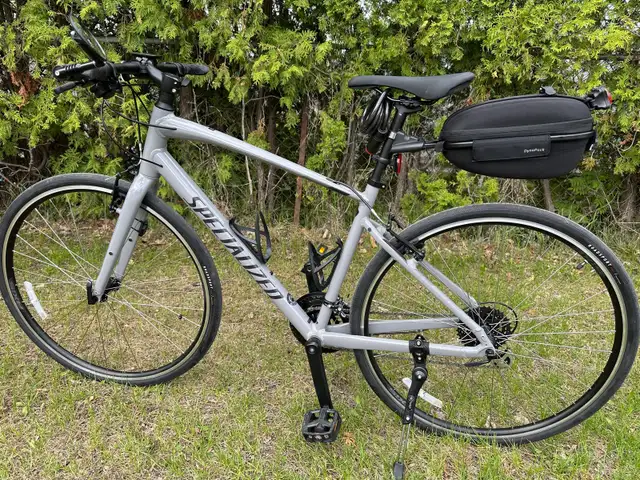 VÉLO HYBRIDE NEUF $750. - Photo 4