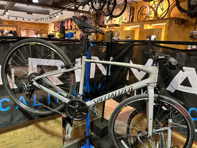 VÉLO HYBRIDE NEUF $750. - Photo 8