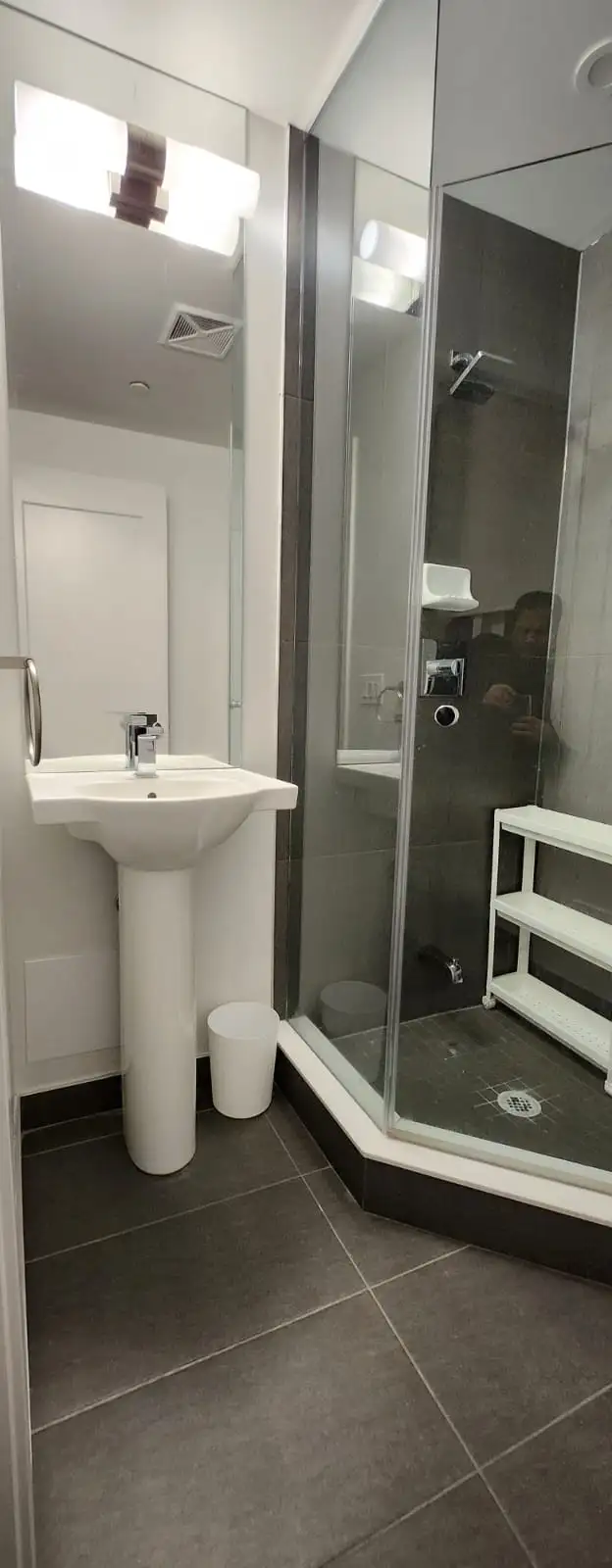 Penthouse room for rent-Downtown Toronto-$1350/mo - Photo 2