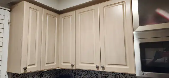 KITCHEN CUPBOARDS. USED FOR STORAGE TOO - Photo 2