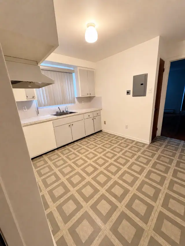 2 and 1/2 apartment for rent in Saint Leonard - Photo 2