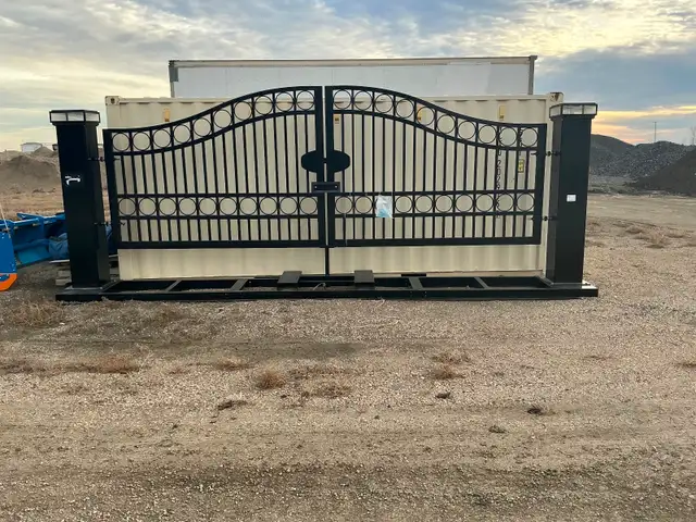 Bulldog 20 foot Remote Controlled Gate