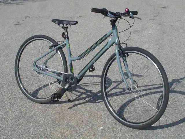 LADIES ALL ALUMINUM LIGHT HYBRID 700C MEC 7 SPD ROAD RACER!