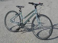LADIES ALL ALUMINUM LIGHT HYBRID 700C MEC 7 SPD ROAD RACER!