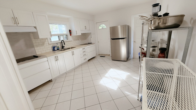 Downtown Toronto one room available for move-in for female only.