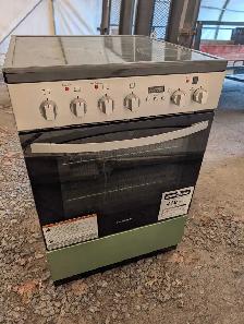 FRIGIDAIRE" Size 24 inch Stove