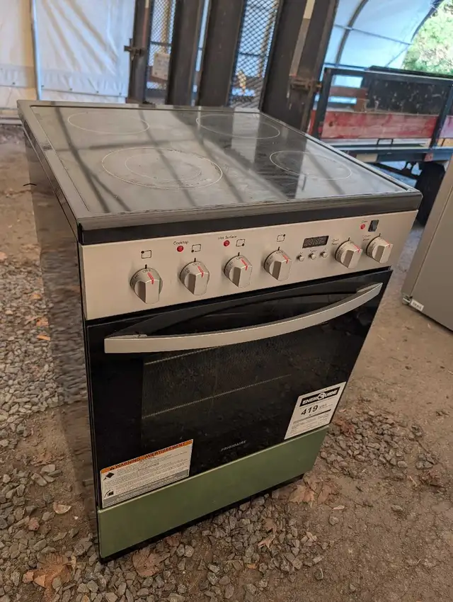 FRIGIDAIRE" Size 24 inch Stove - Photo 2