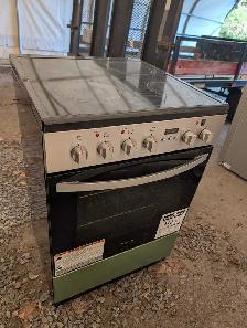 FRIGIDAIRE" Size 24 inch Stove - Photo 2