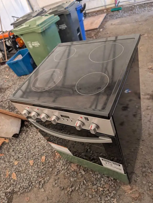 FRIGIDAIRE" Size 24 inch Stove - Photo 3