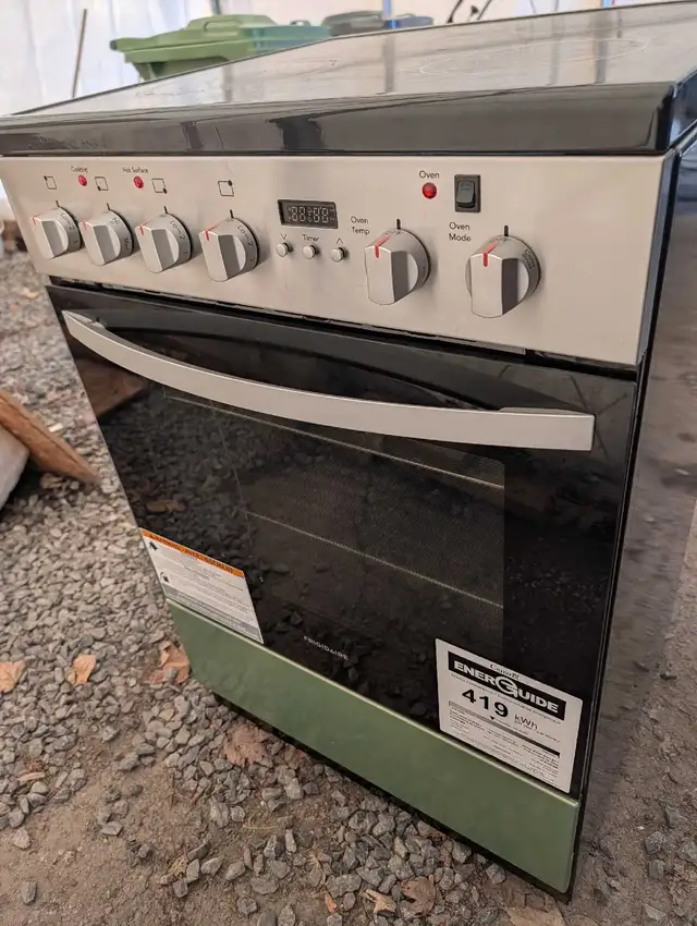 FRIGIDAIRE" Size 24 inch Stove - Photo 4