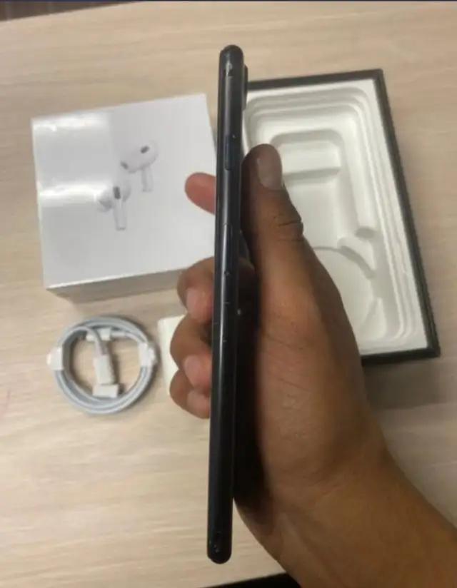 iPhone XS 256GB Unlocked - Mint Condition! - Photo 3