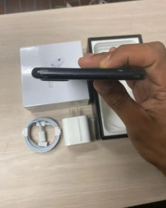 iPhone XS 256GB Unlocked - Mint Condition! - Photo 4