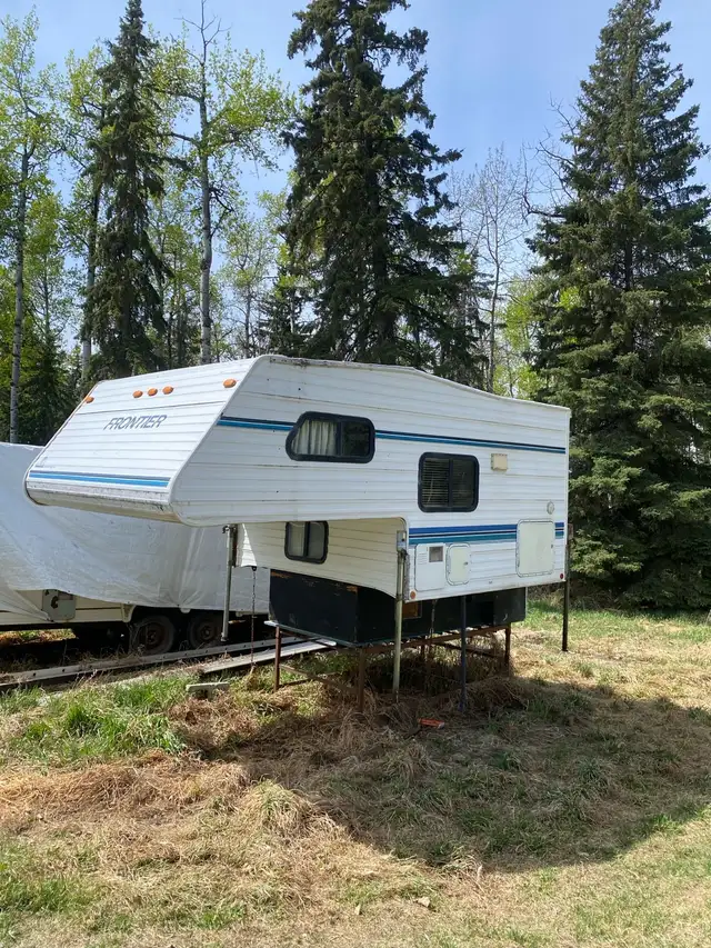 1999 truck camper - Photo 2