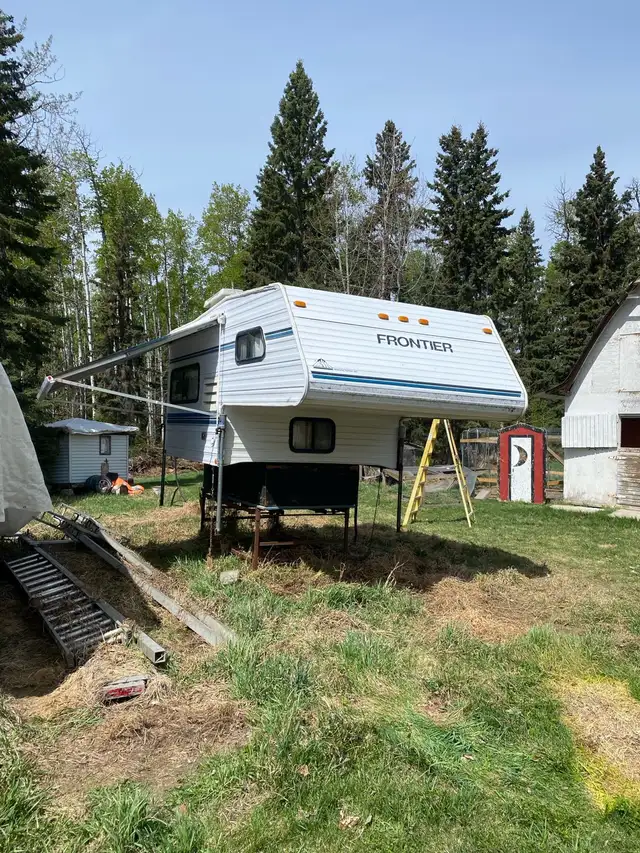 1999 truck camper - Photo 3