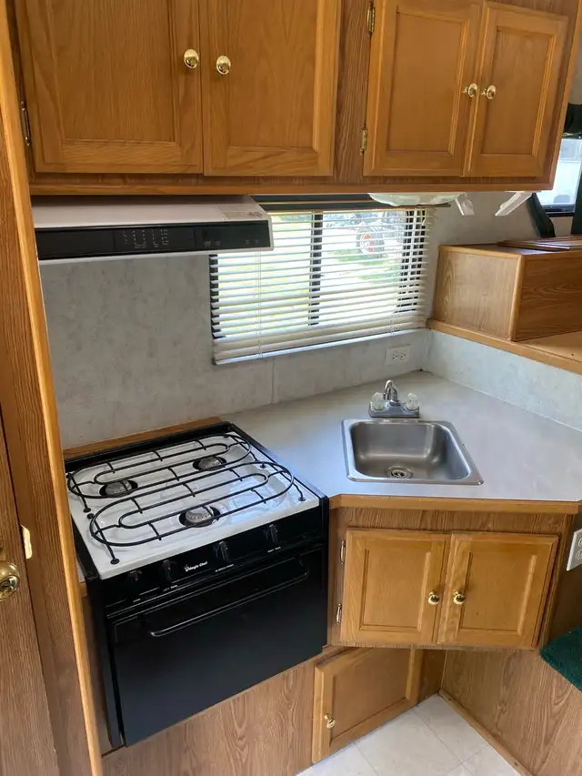 1999 truck camper - Photo 5