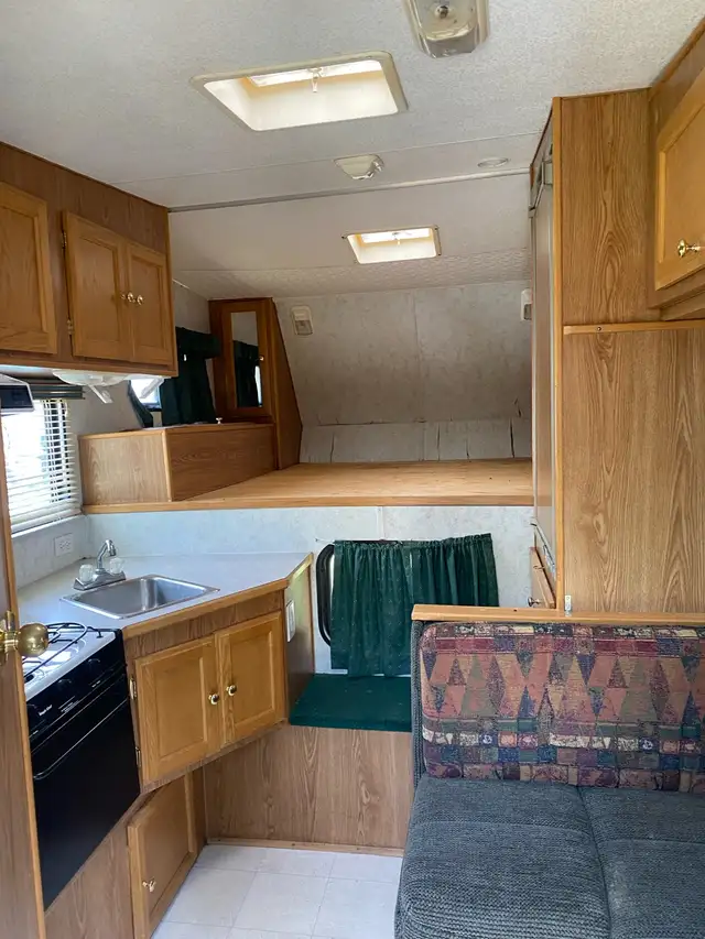 1999 truck camper - Photo 6
