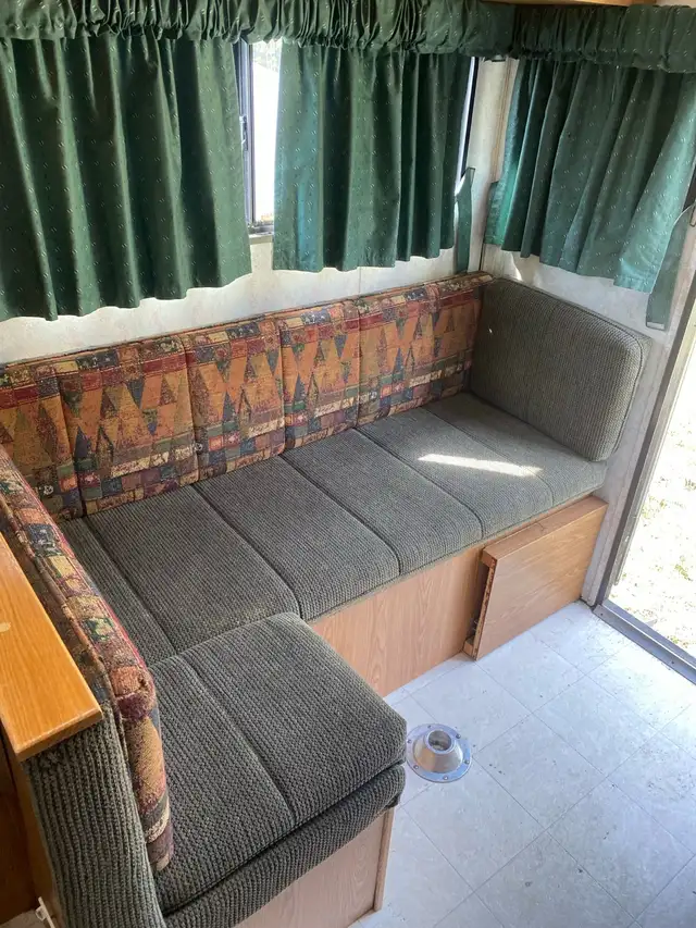 1999 truck camper - Photo 9